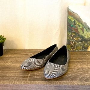 Kelly and Katie plaid flats Womens size 7